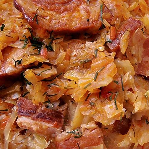 Varza calita cu carne de porc si afumatura